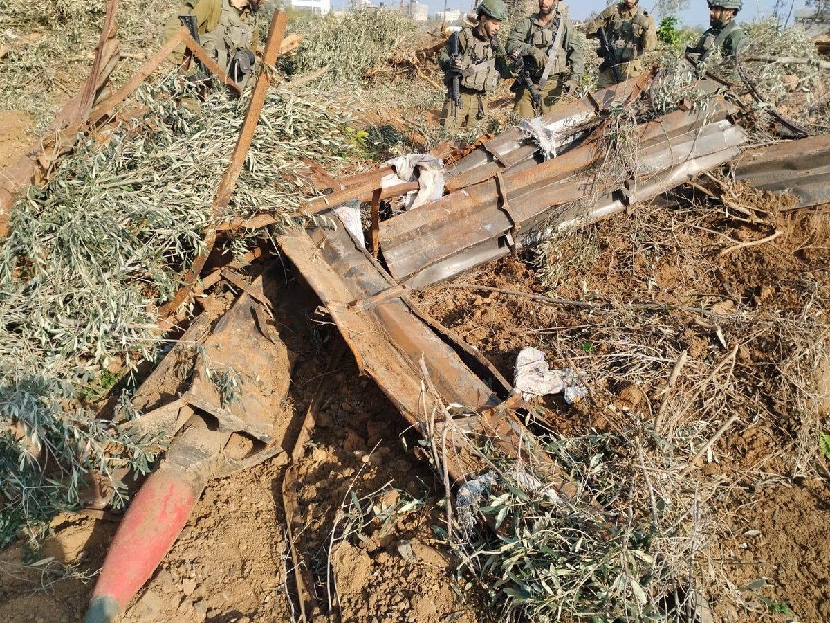 בתוך בית קברות, בית ספר ומסגד: 700 משגרי רקטות הושמדו