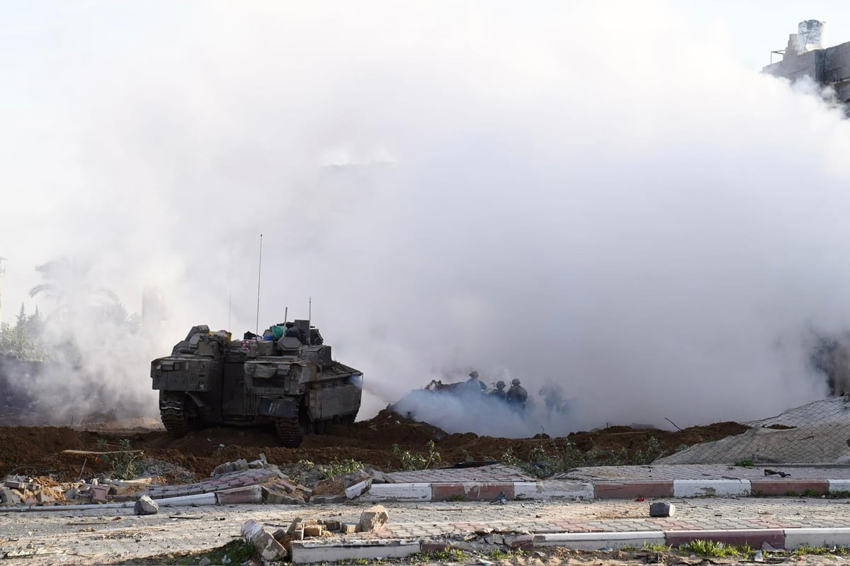 תיעודים דרמטיים מעזה: לוחמי קמונדו פשטו על משרדיהם של מפקדים בכירים בחמאס | צפו