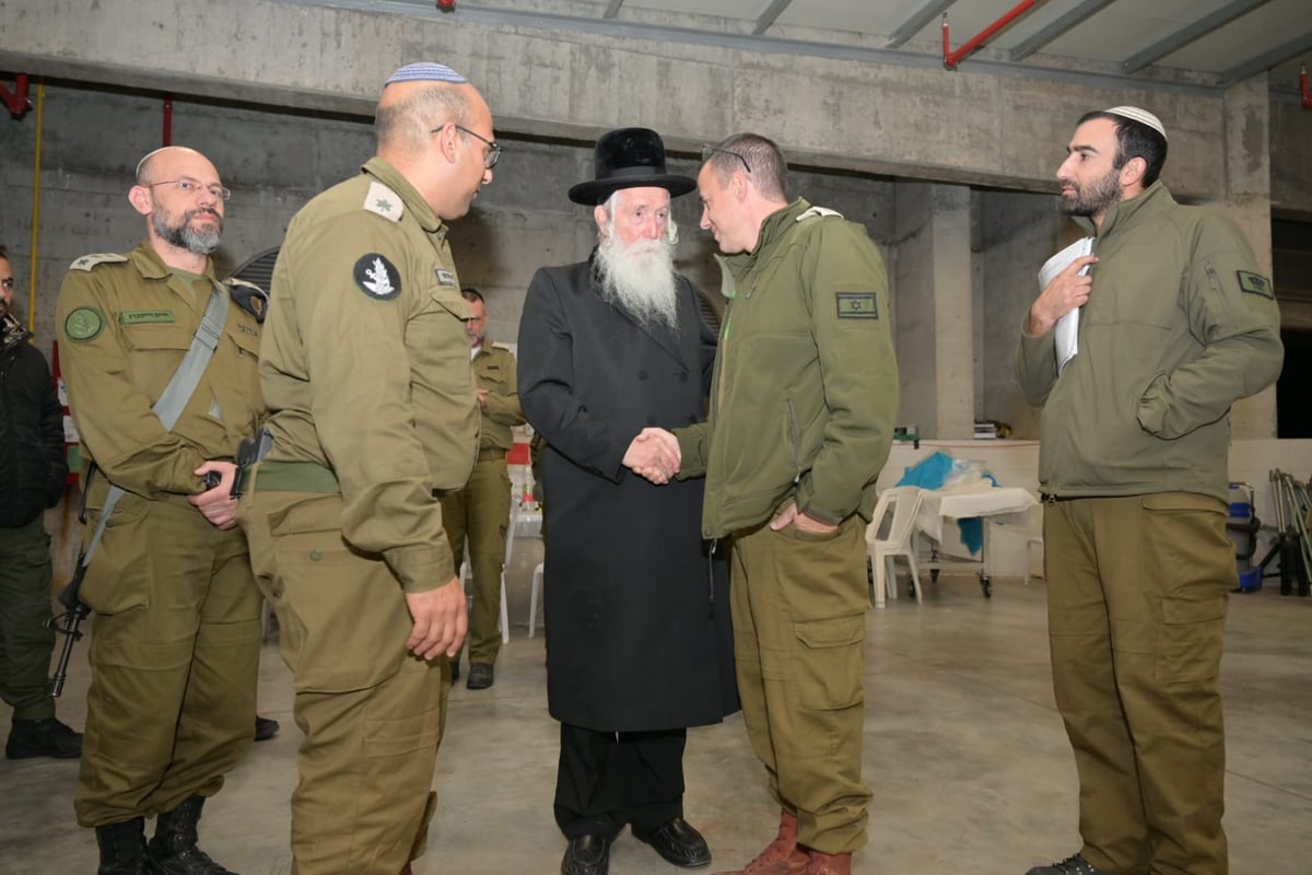 הרב גרוסמן בביקור במחנה שורה: "עם ישראל חייב לכם הכרת הטוב"