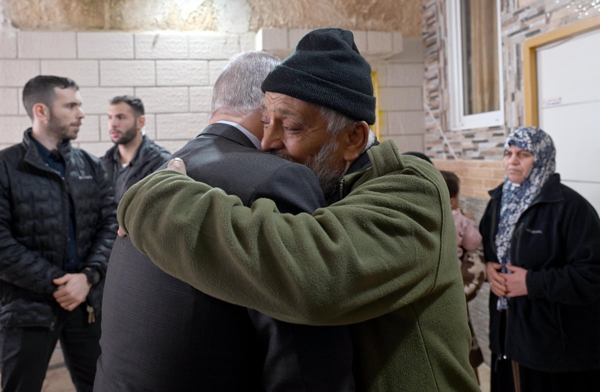 נתניהו ניחם אבלים ברהט: "אחמד נפל על הבית של כולנו" | צפו