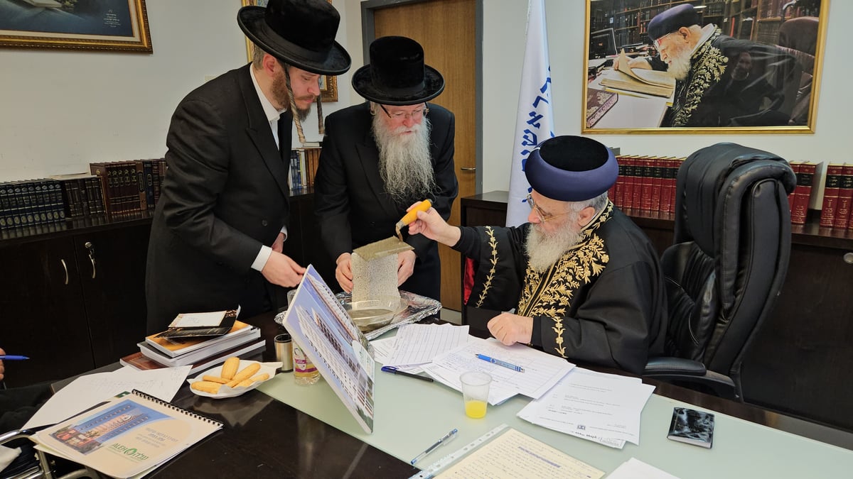 הגר"י יוסף ביציקת אבן הפינה למרכז רשת 'עלה'