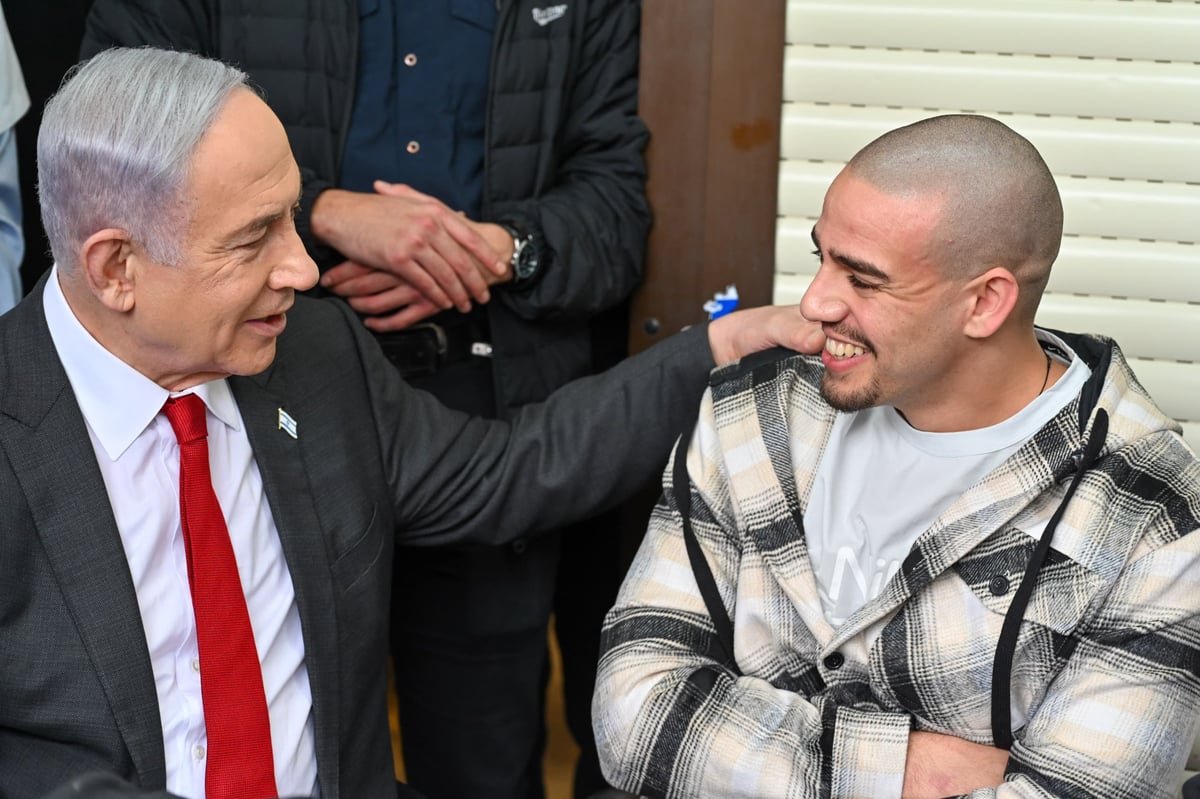 ראש הממשלה נתניהו עם הפצועים