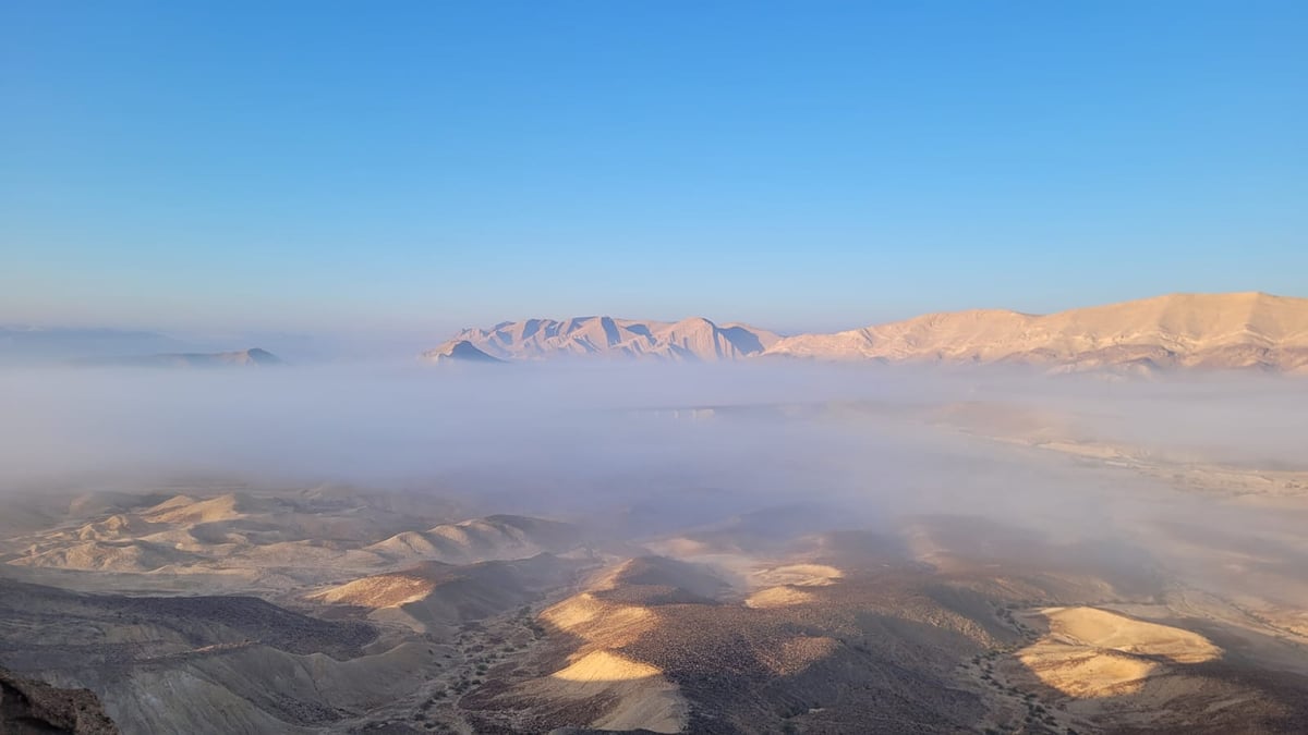 תיעוד מרהיב: ״גלישת עננים״ תועדה הבוקר במכתש גדול