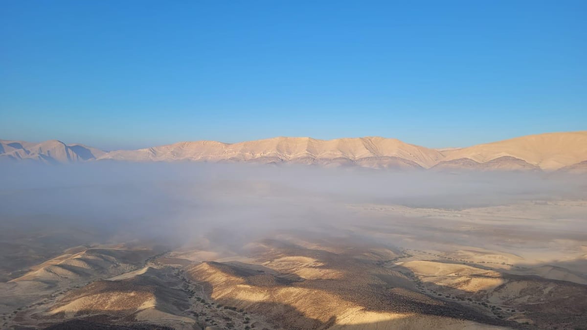 תיעוד מרהיב: ״גלישת עננים״ תועדה הבוקר במכתש גדול