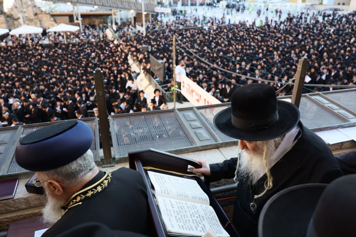 תיעוד מרגש: רבבות בעצרת ענק ליד הכותל להצלחת המלחמה