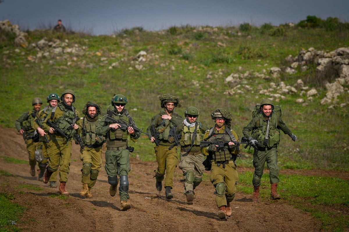 חיילי מילואים מחטיבת הנח"ל בתרגיל צבאי ברמת הגולן