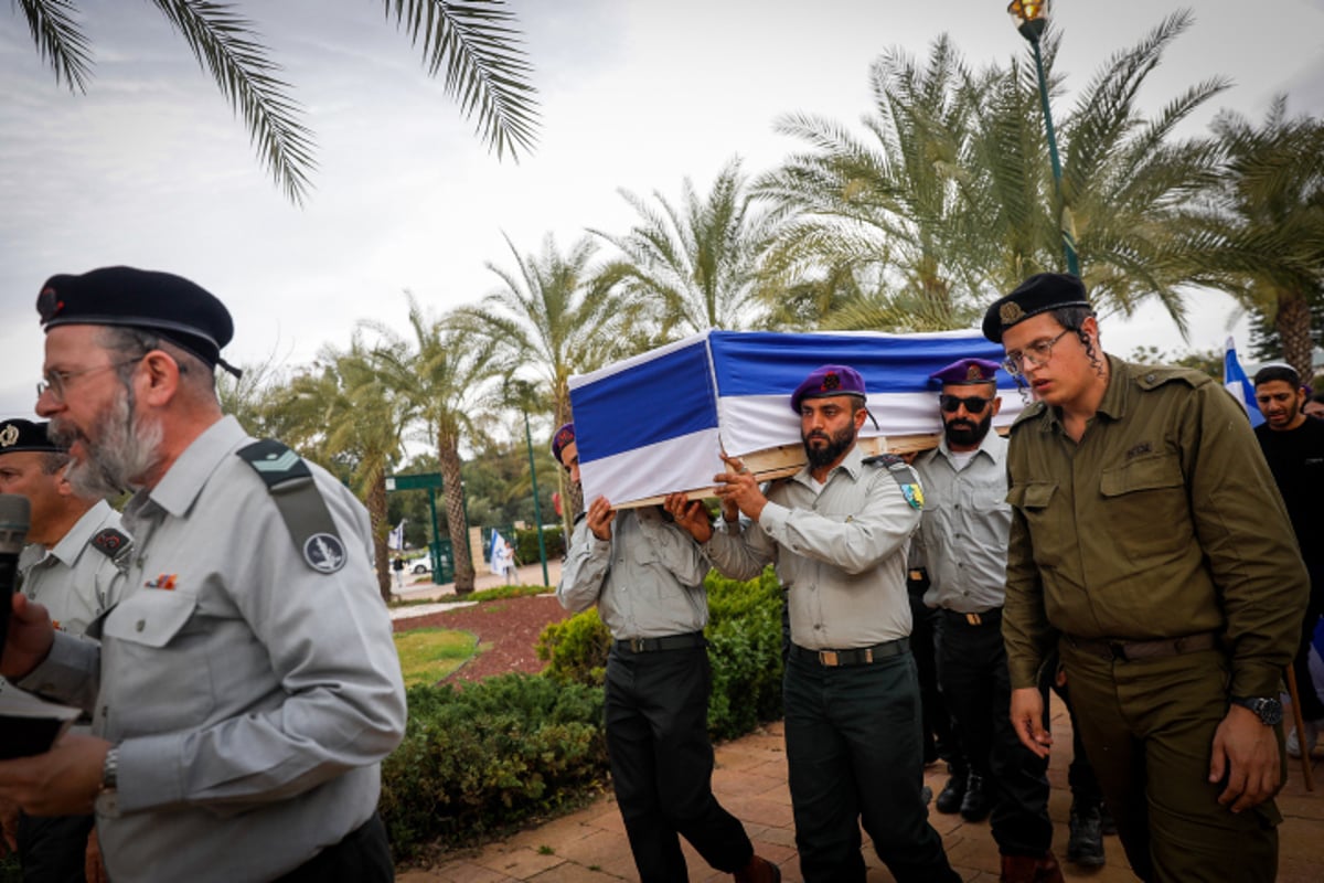 הלווייתו של רס"ן במיל' יאיר כהן הי"ד בבית העלמין הצבאי בקרית שאול