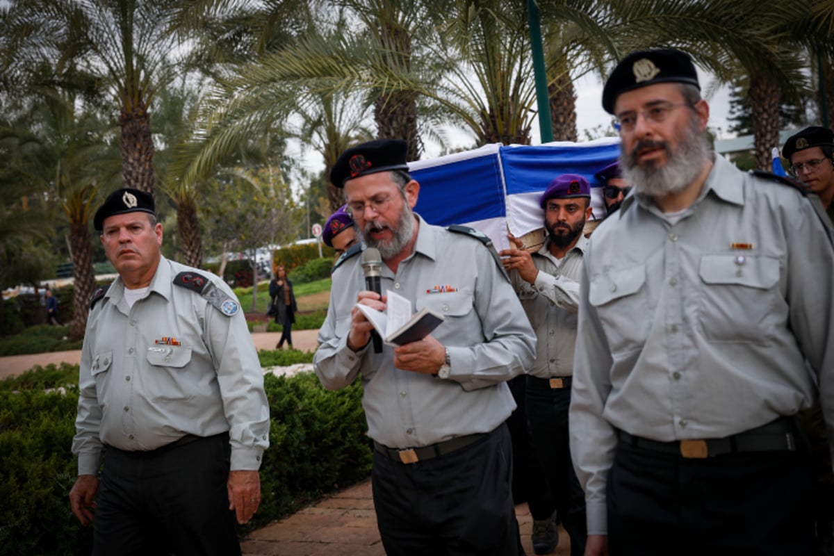 הלווייתו של רס"ן במיל' יאיר כהן הי"ד בבית העלמין הצבאי בקרית שאול