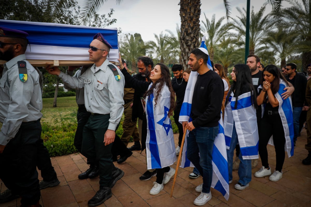 הלווייתו של רס"ן במיל' יאיר כהן הי"ד בבית העלמין הצבאי בקרית שאול