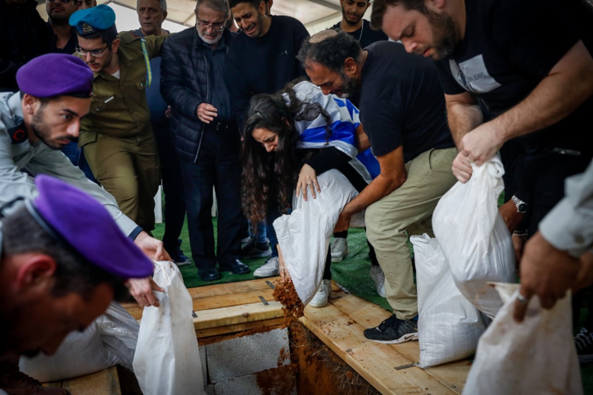 הלווייתו של רס"ן במיל' יאיר כהן הי"ד בבית העלמין הצבאי בקרית שאול