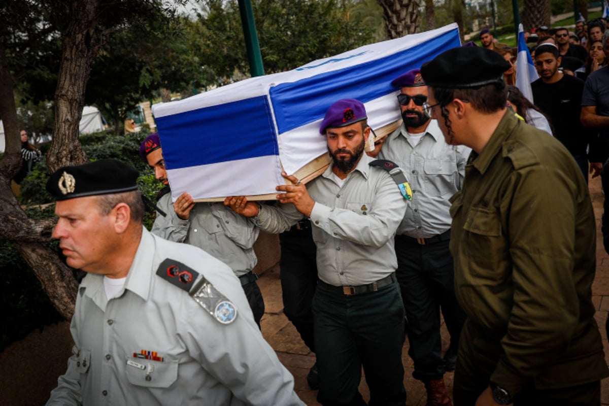 הלווייתו של רס"ן במיל' יאיר כהן הי"ד בבית העלמין הצבאי בקרית שאול