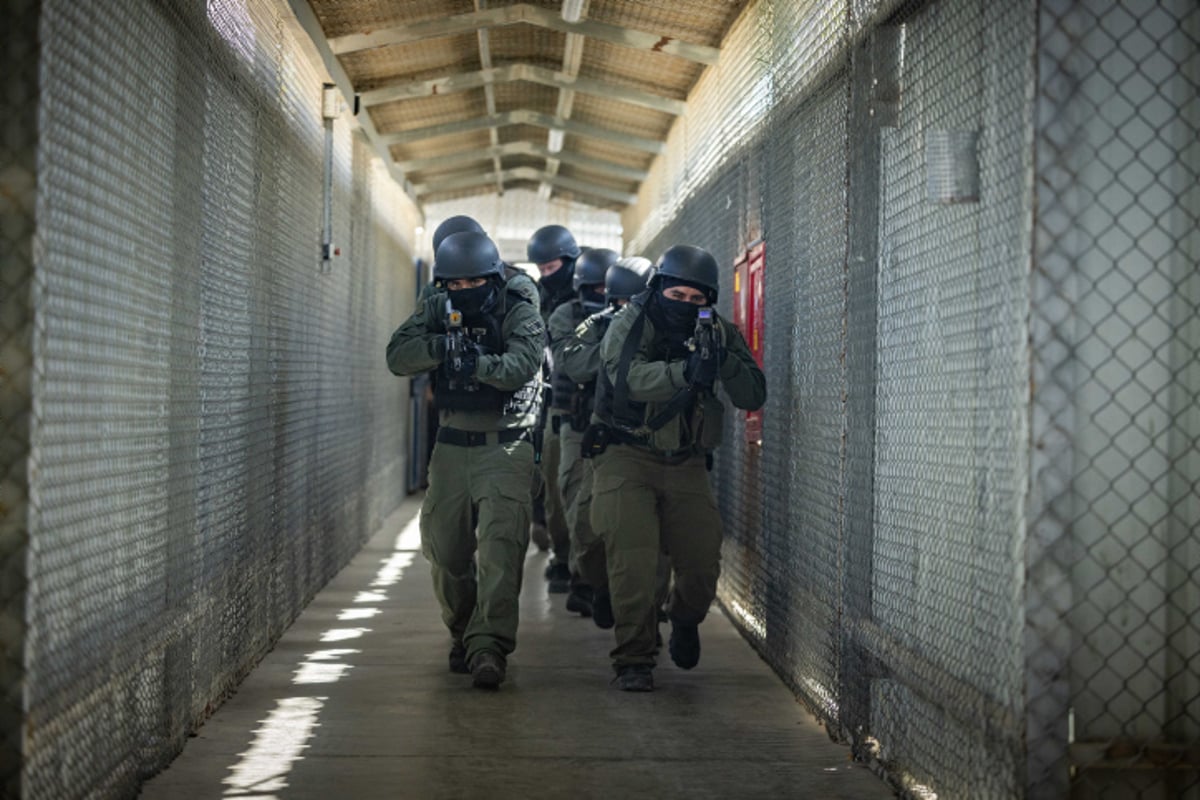 תיעוד חריג מבפנים: מרצחי הנוח'בה בתוך הכלא בישראל