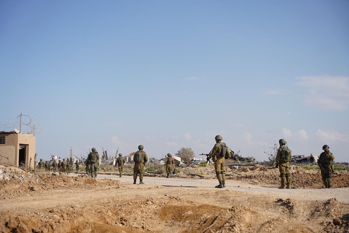 חיילים לאורך כביש ברצועת עזה. אילוסטרציה