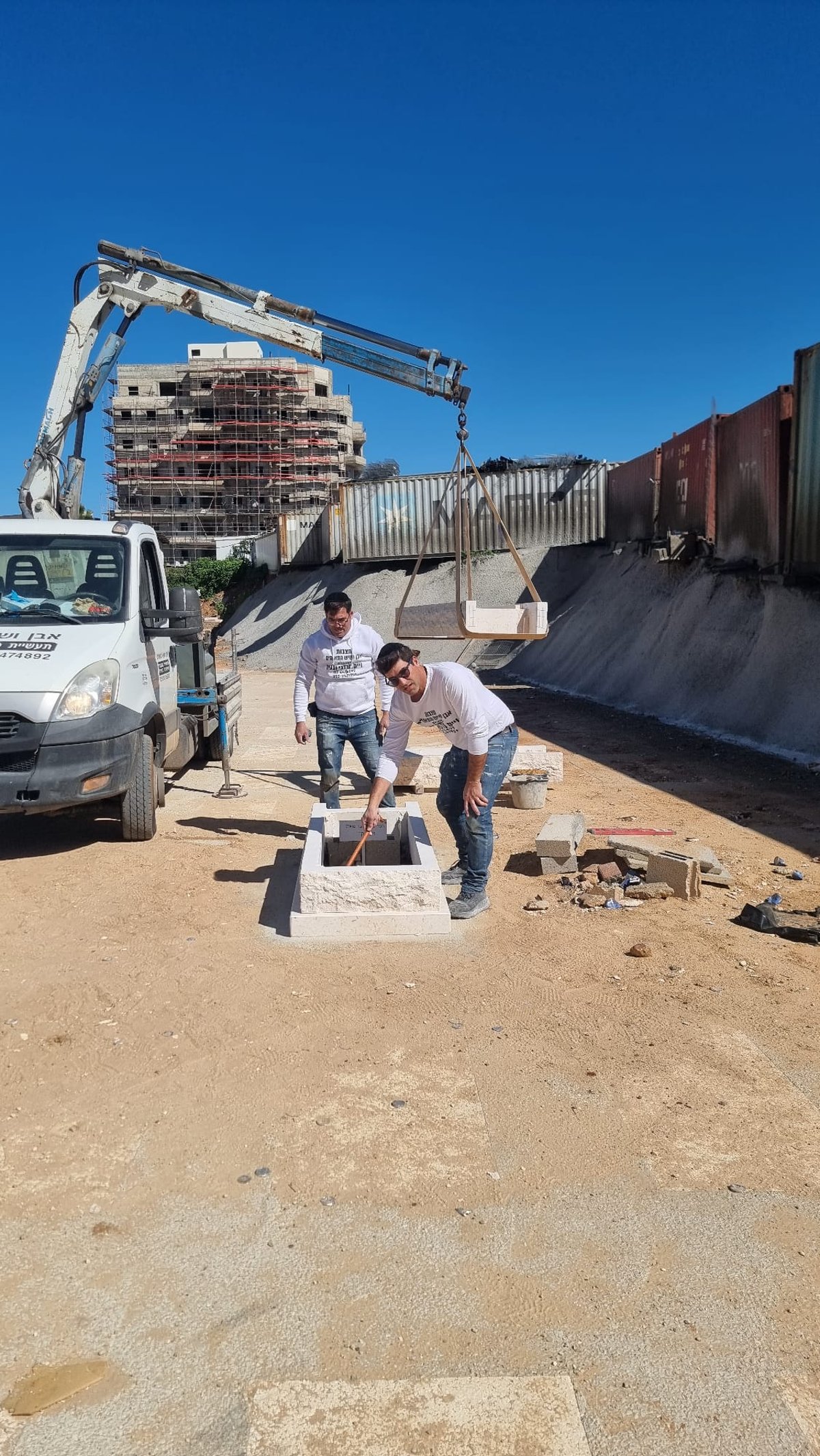 הקמת המצבה של הגאון רבי ברוך ויסבקר זצוק"ל