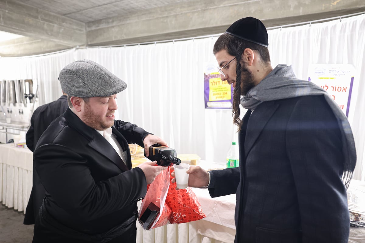 בראשות אדמו"רים: תיעוד מרהיב מהילולת הרה"ק מליז'ענסק