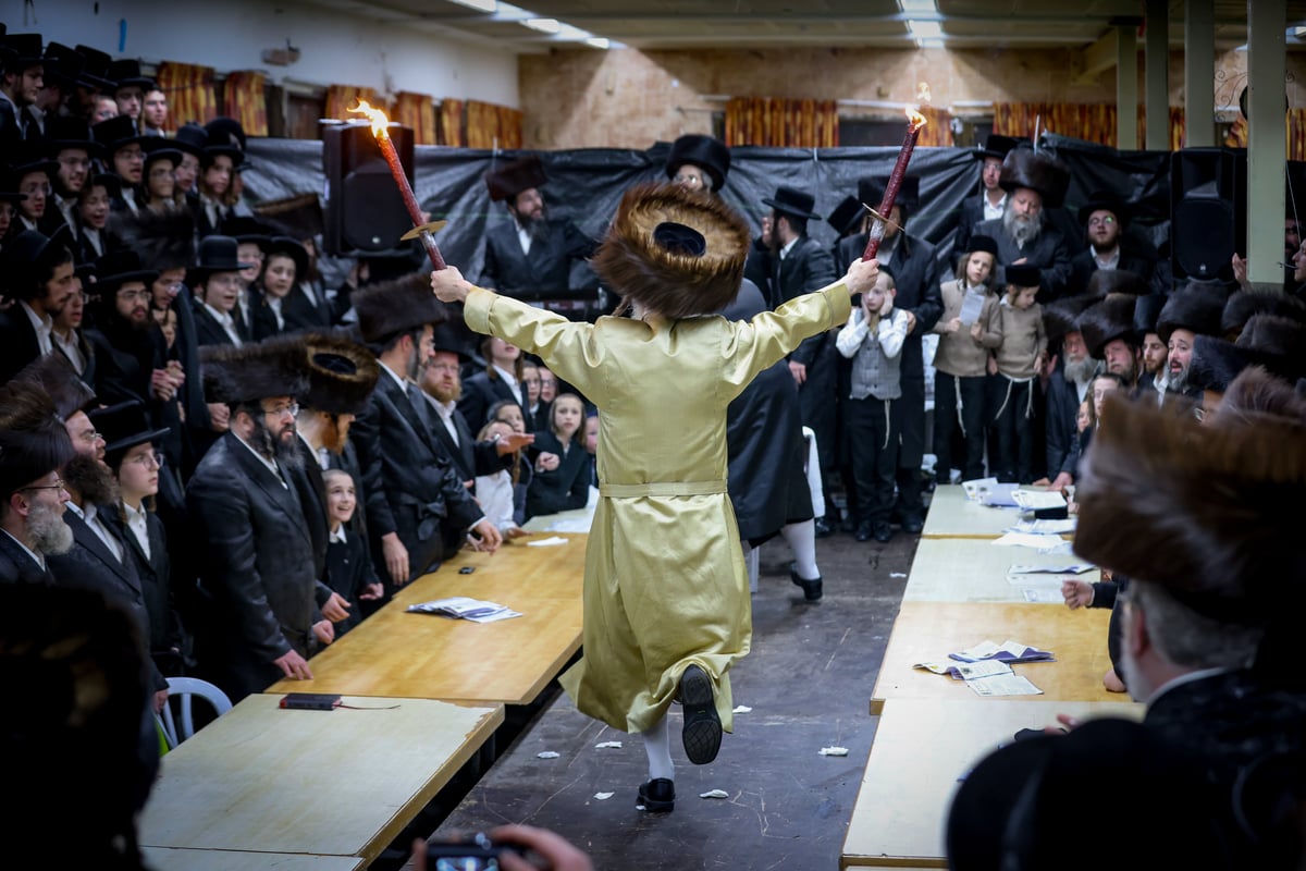 המשפיע החסידי הצית שלהבת אש קודש במירון | צפו