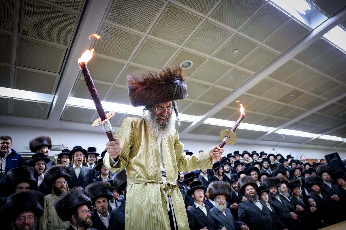 המשפיע החסידי הצית שלהבת אש קודש במירון | צפו