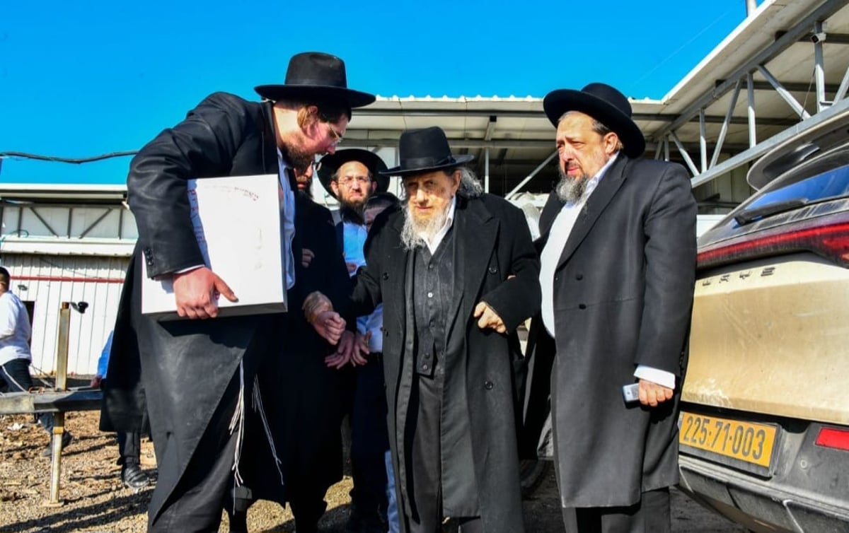 המקובל עירב את המים וחירר את המצות ברגש עז | תיעוד