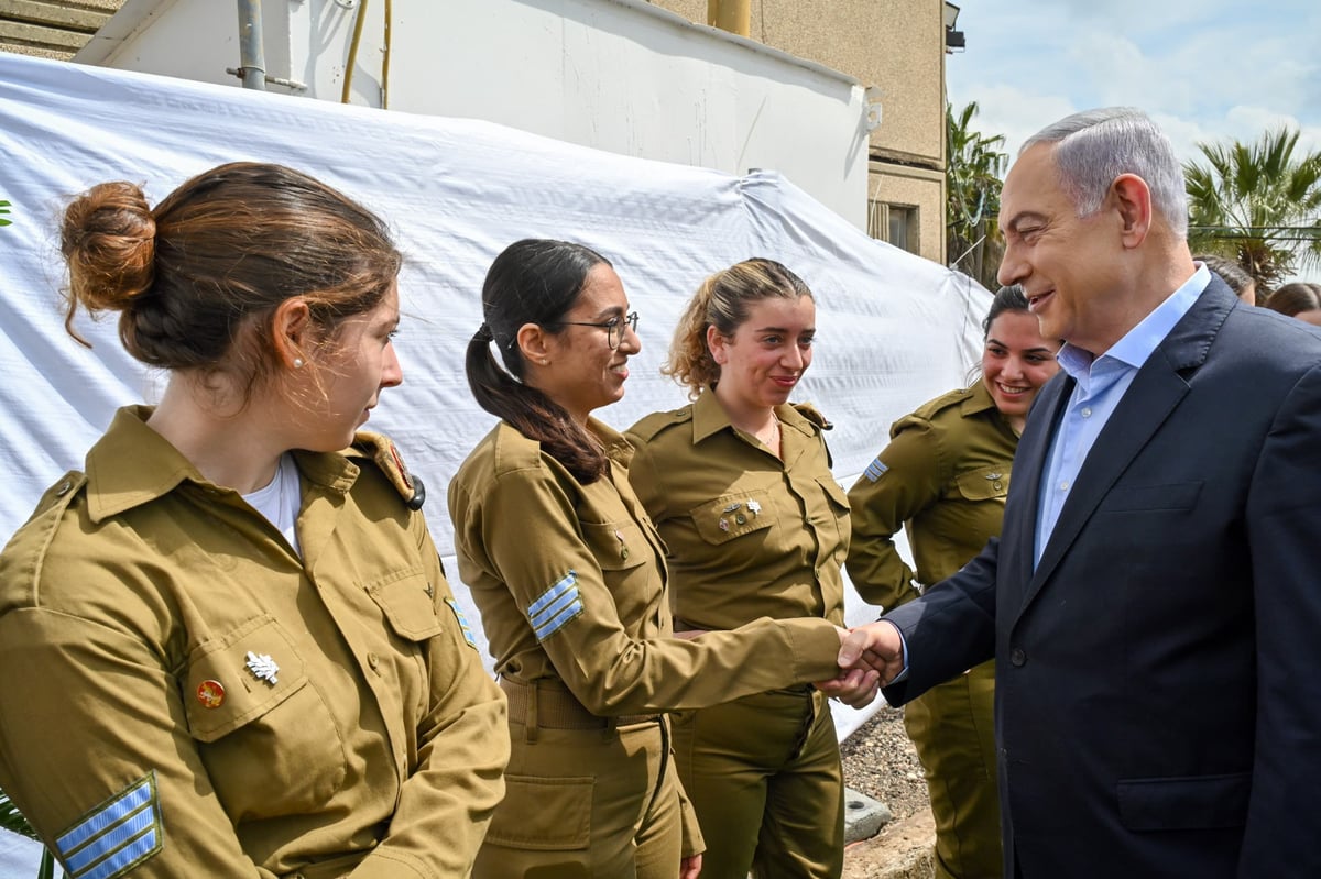 נתניהו לתצפיתניות: "החברות שלכן בשבי חמאס, עושים הכל להחזיר אותן"