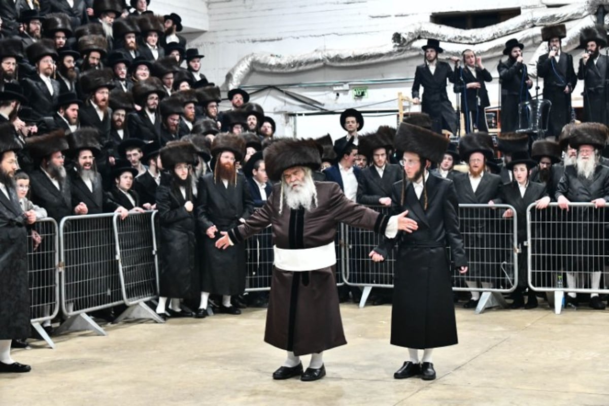 האדמו"ר והדיין חיתנו; החתן חבש שטריימיל 'בלי שפיצים'