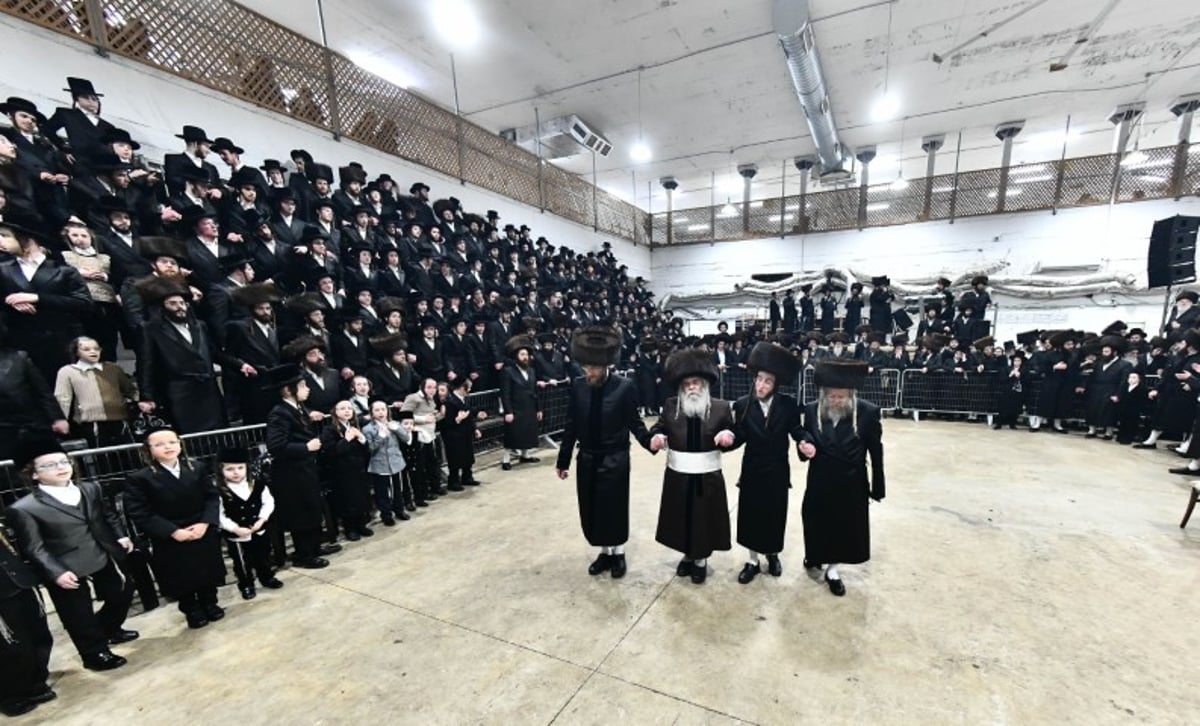 האדמו"ר והדיין חיתנו; החתן חבש שטריימיל 'בלי שפיצים'