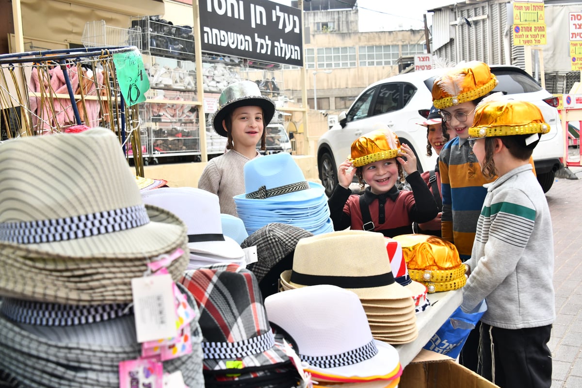 ערב חג הפורים בבני ברק