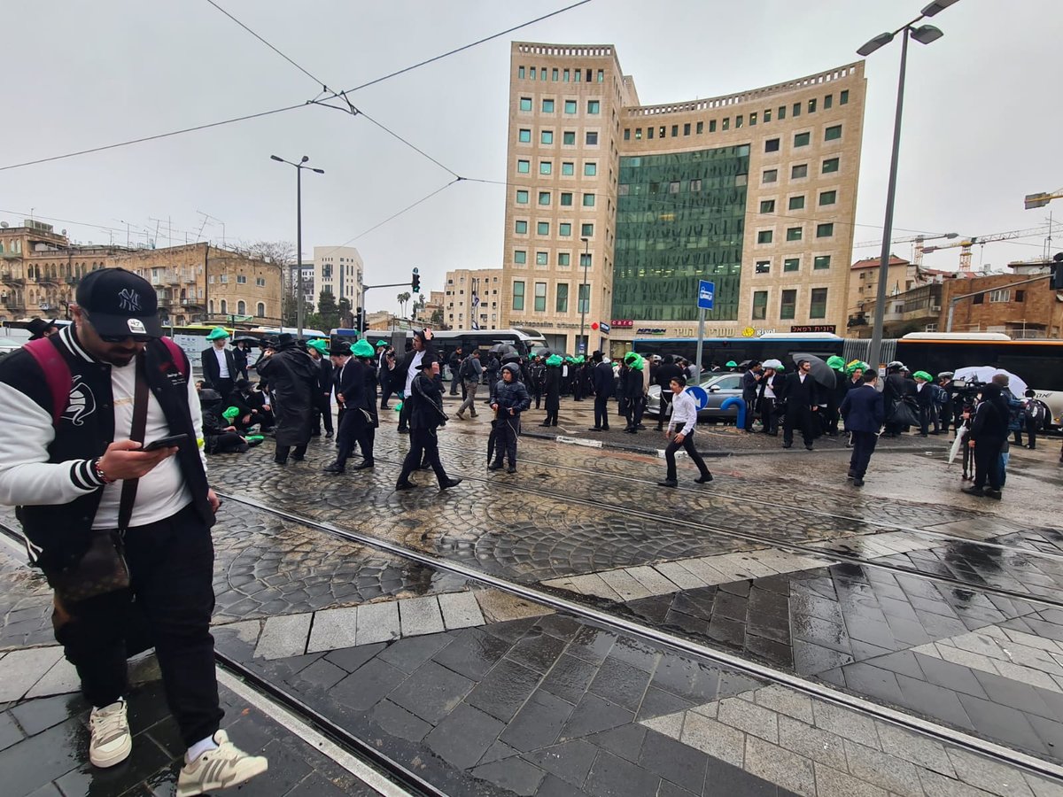 הפגנת אנשי הגר"צ פרידמן בירושלים