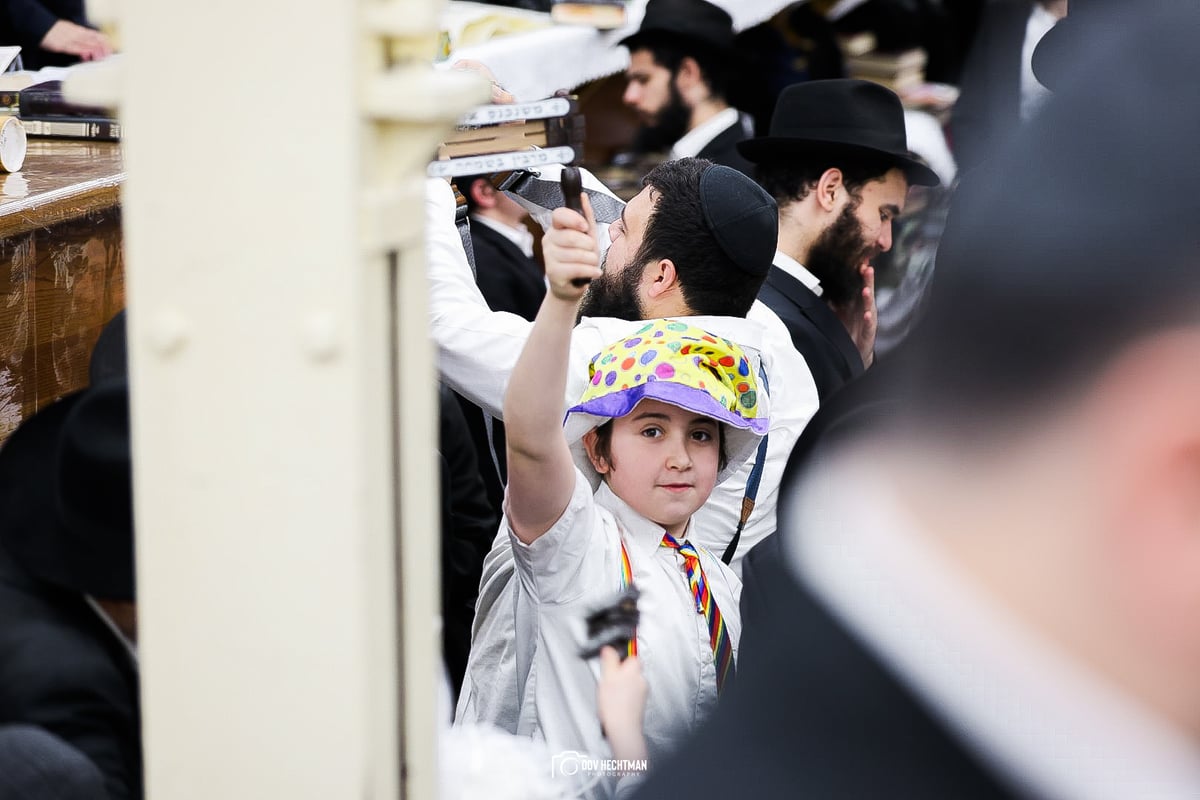 קריאת המגילה במרכז חב"ד העולמי