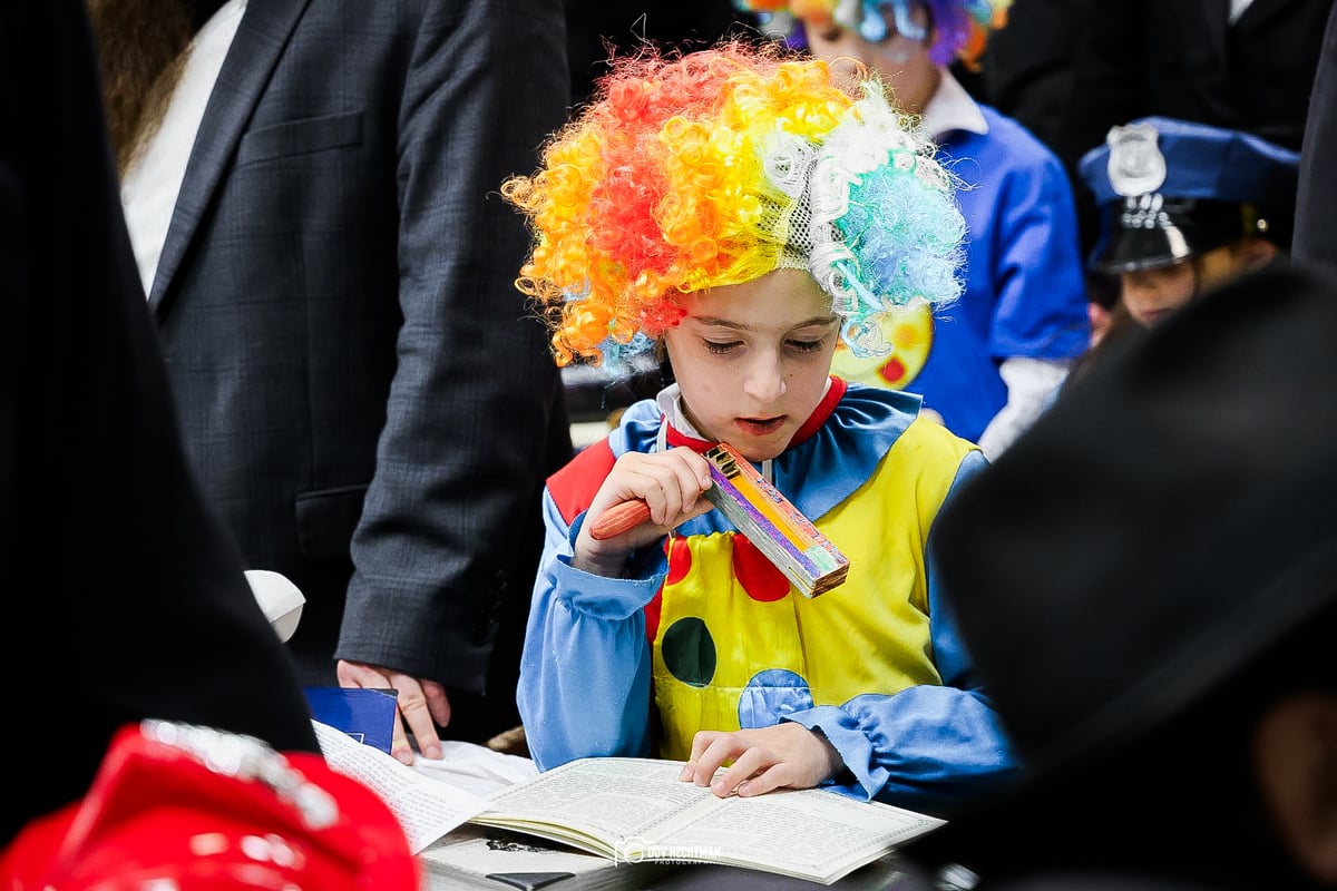 קריאת המגילה במרכז חב"ד העולמי