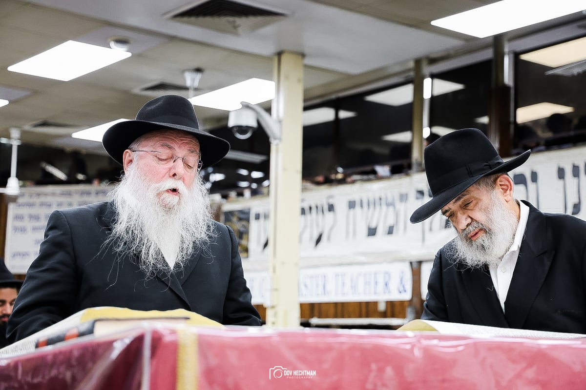 קריאת המגילה במרכז חב"ד העולמי