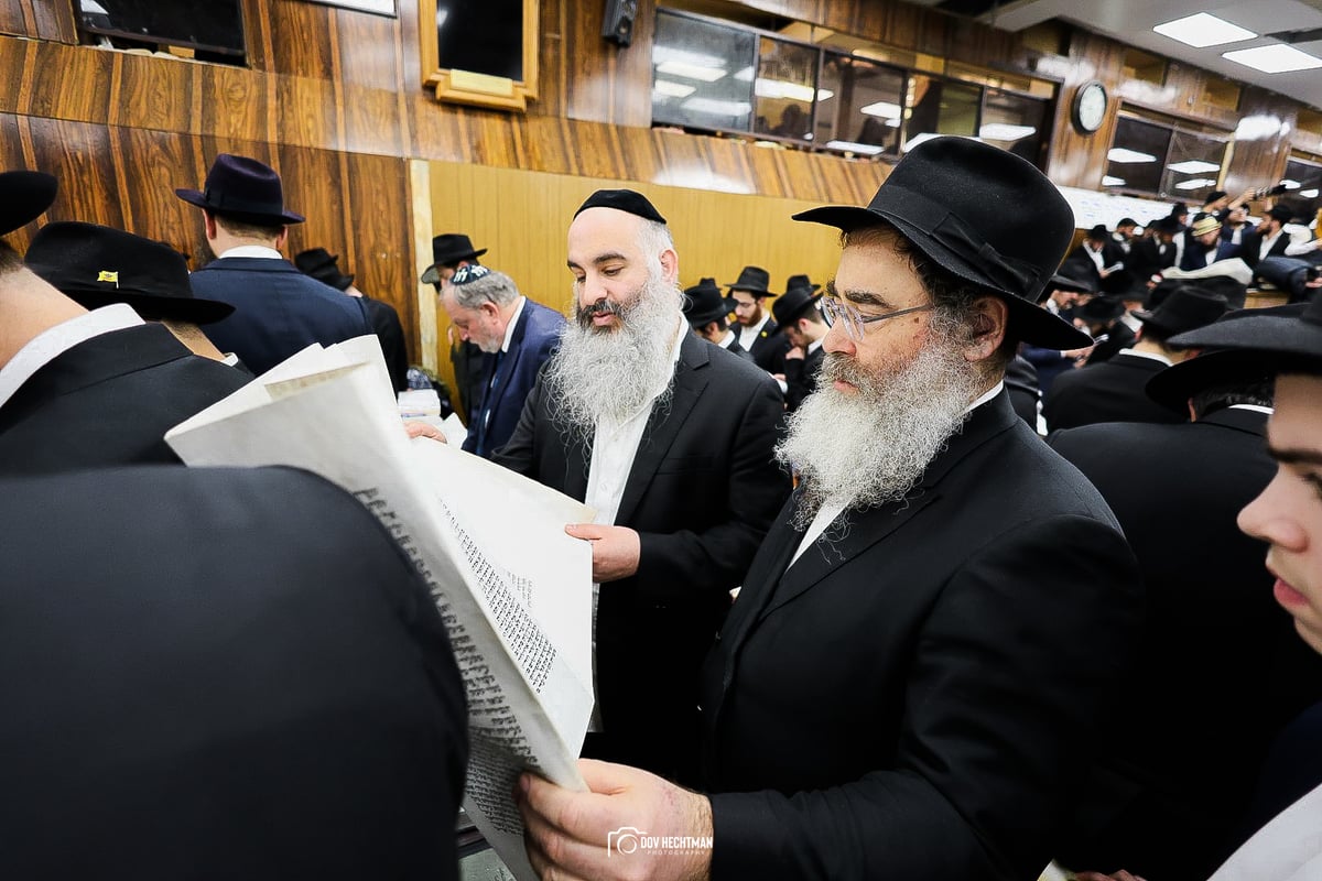 קריאת המגילה במרכז חב"ד העולמי