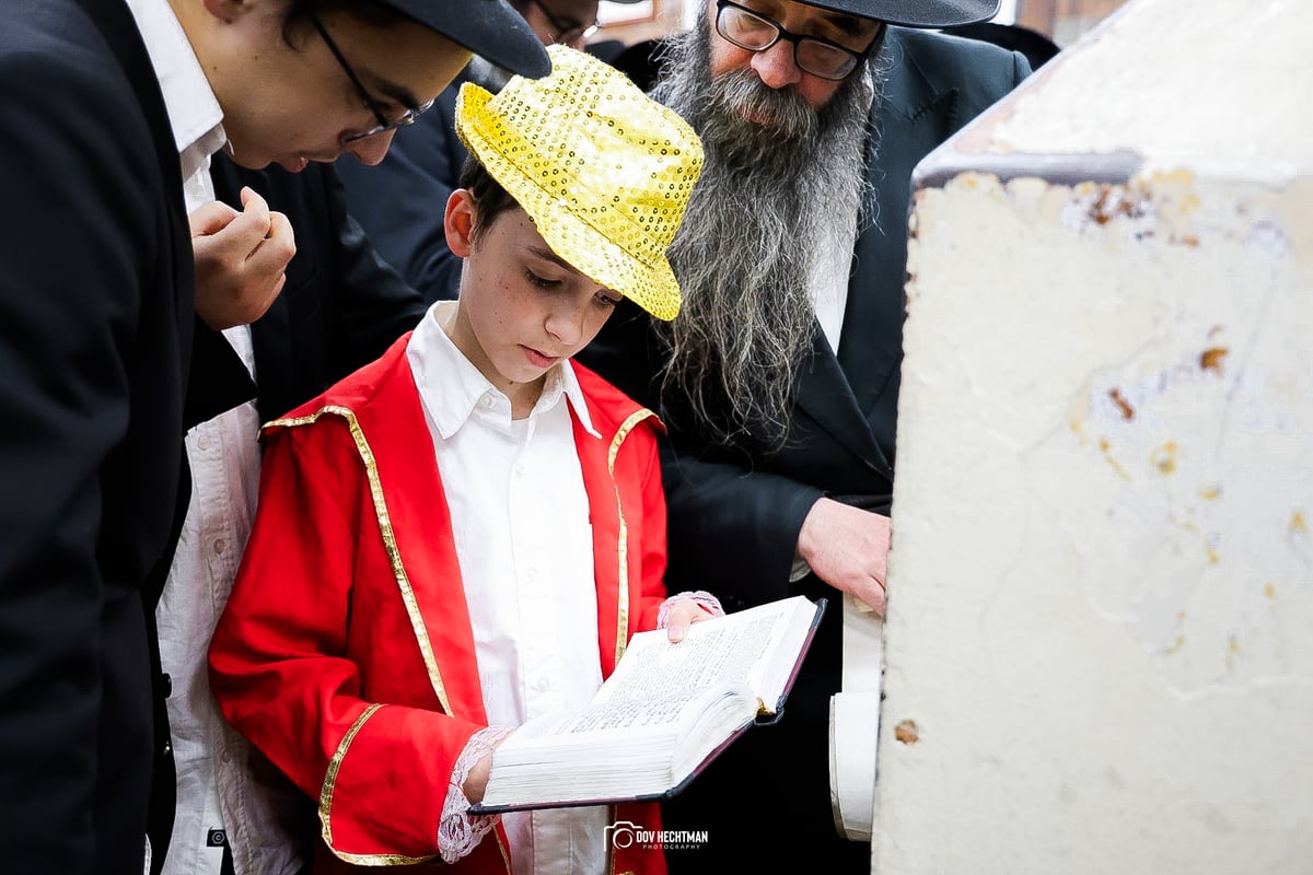 קריאת המגילה במרכז חב"ד העולמי