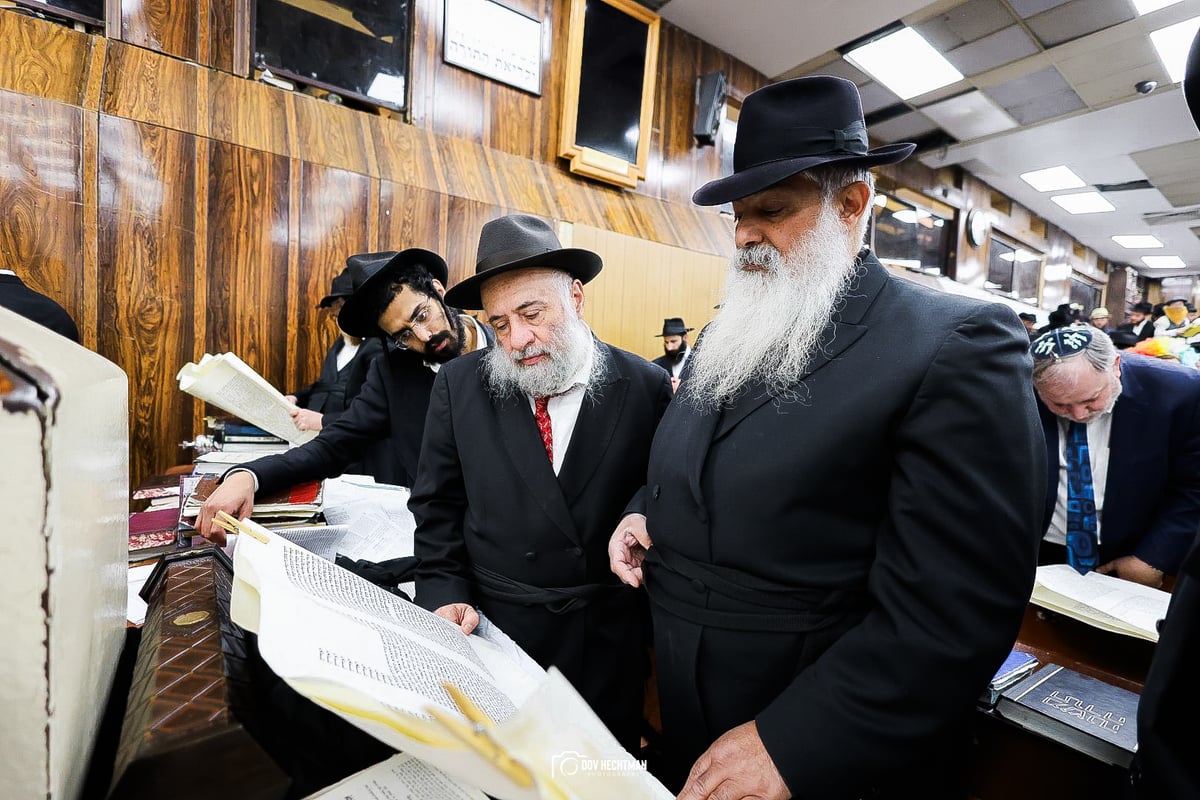 קריאת המגילה במרכז חב"ד העולמי