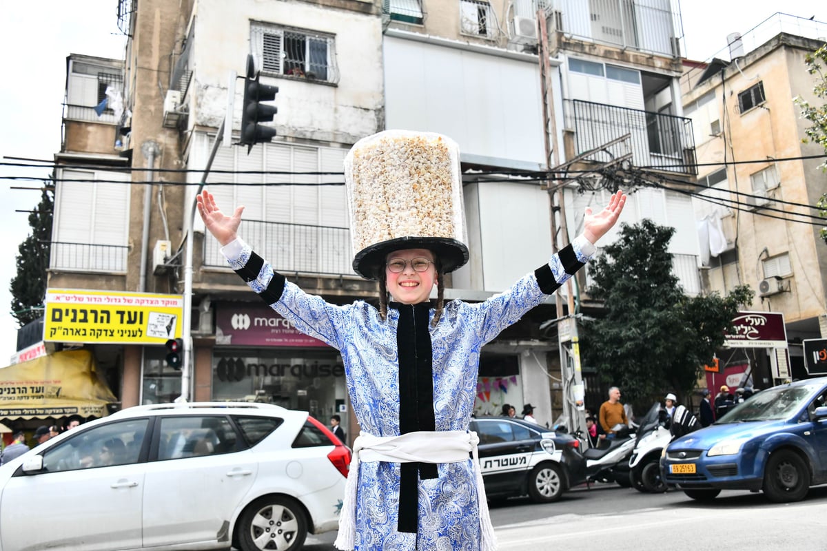 פורים ברחובות בני ברק