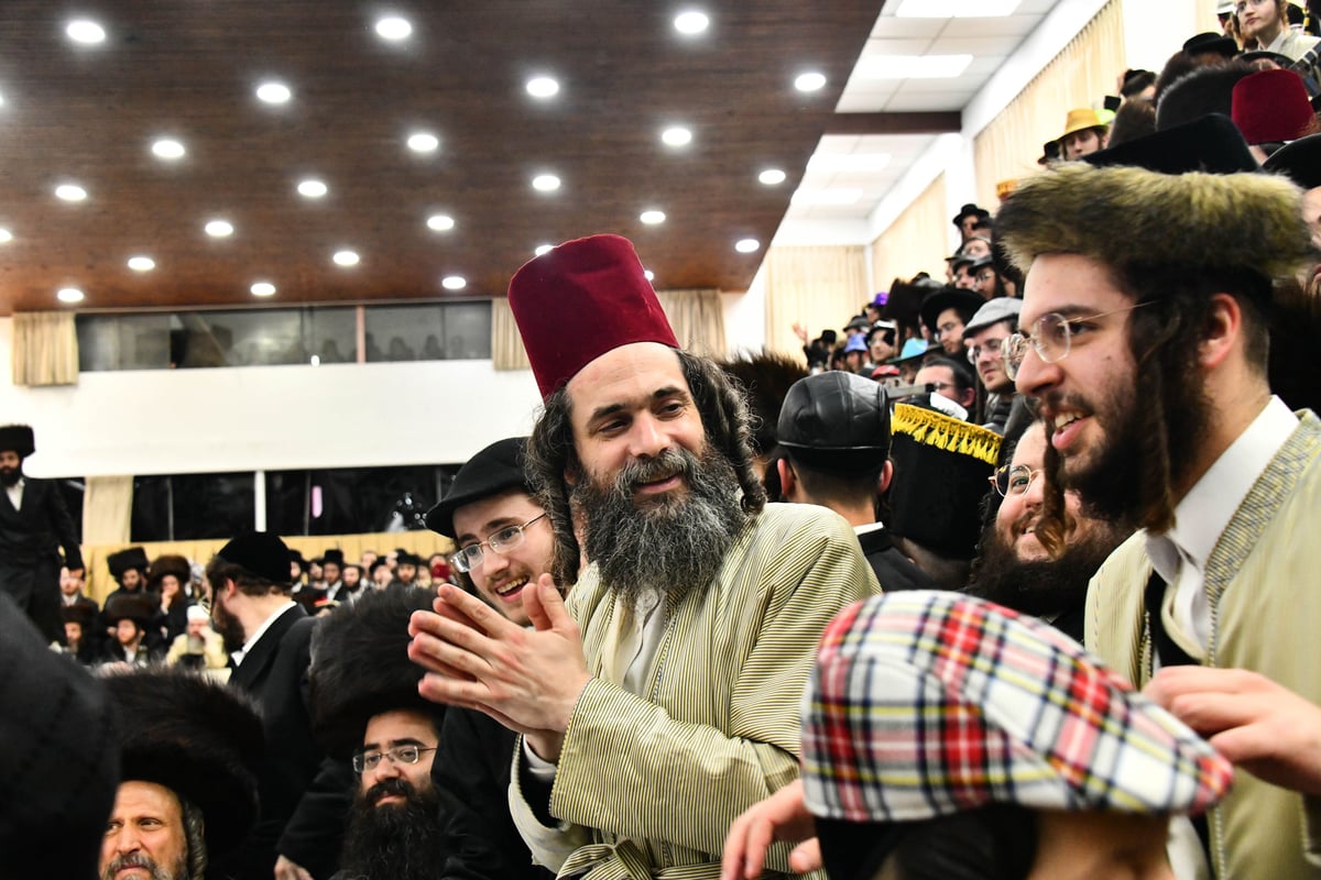 טיש פורים במחיצת הגרי"מ שכטר