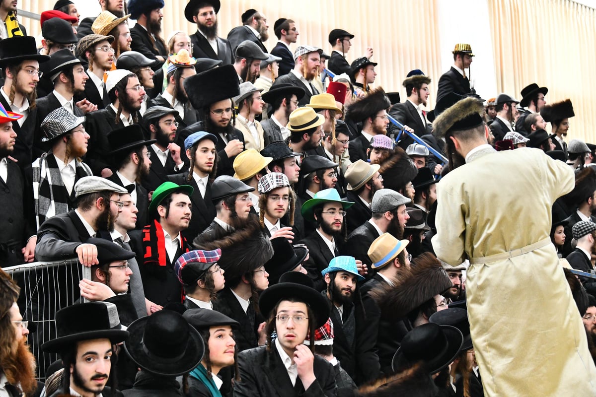 טיש פורים במחיצת הגרי"מ שכטר