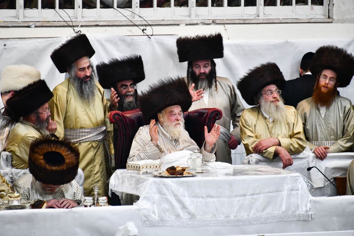 טיש פורים בחצה"ק תולדות אהרון