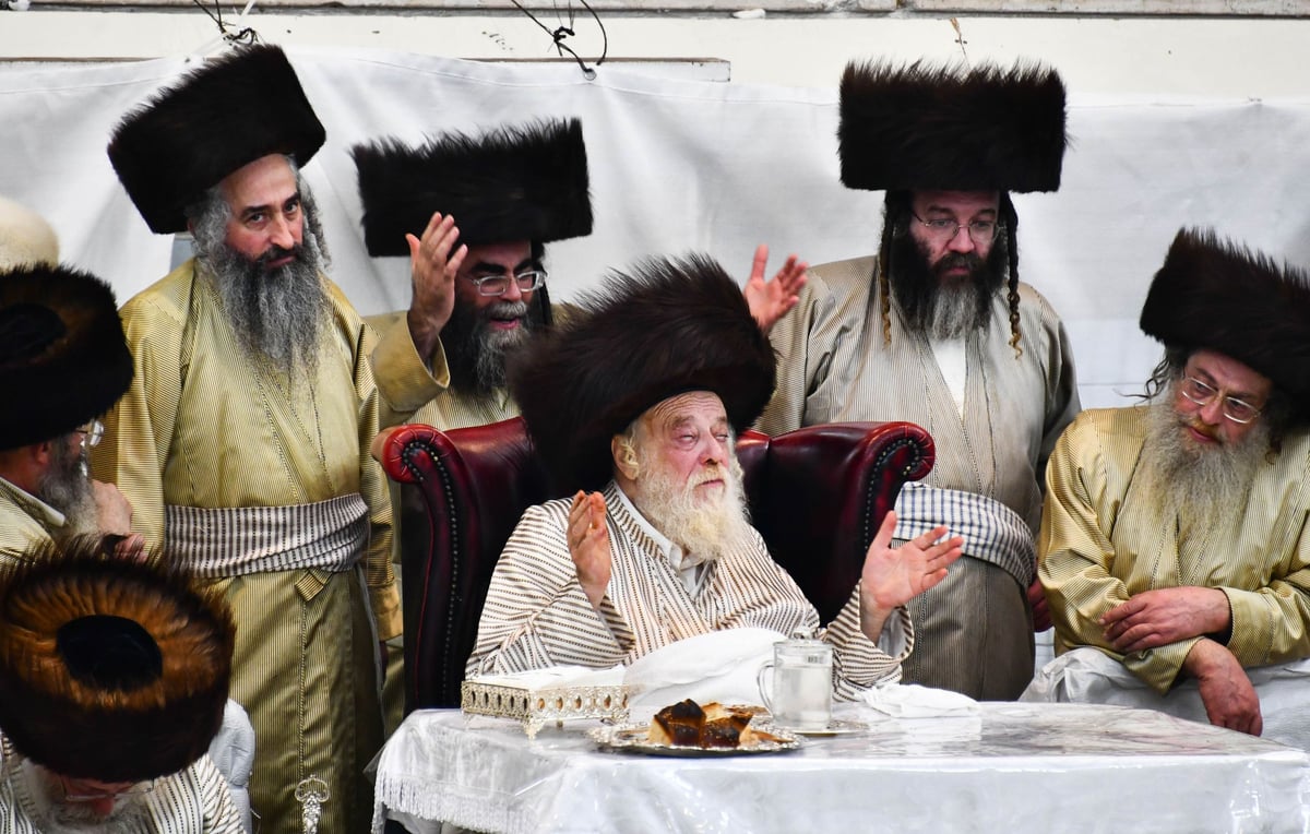 טיש פורים בחצה"ק תולדות אהרון