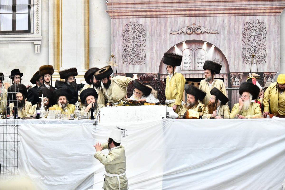 טיש פורים בחצה"ק תולדות אברהם יצחק