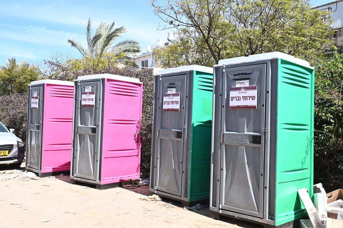 העלייה לקברו של מרן שר התורה הגר"ח קנייבסקי זצוק"ל בבית העלמין בבני ברק