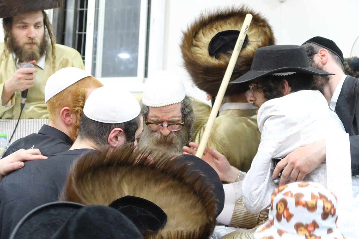 טיש הפורים עם המשפיע הגה"צ רבי נחמן בידרמן