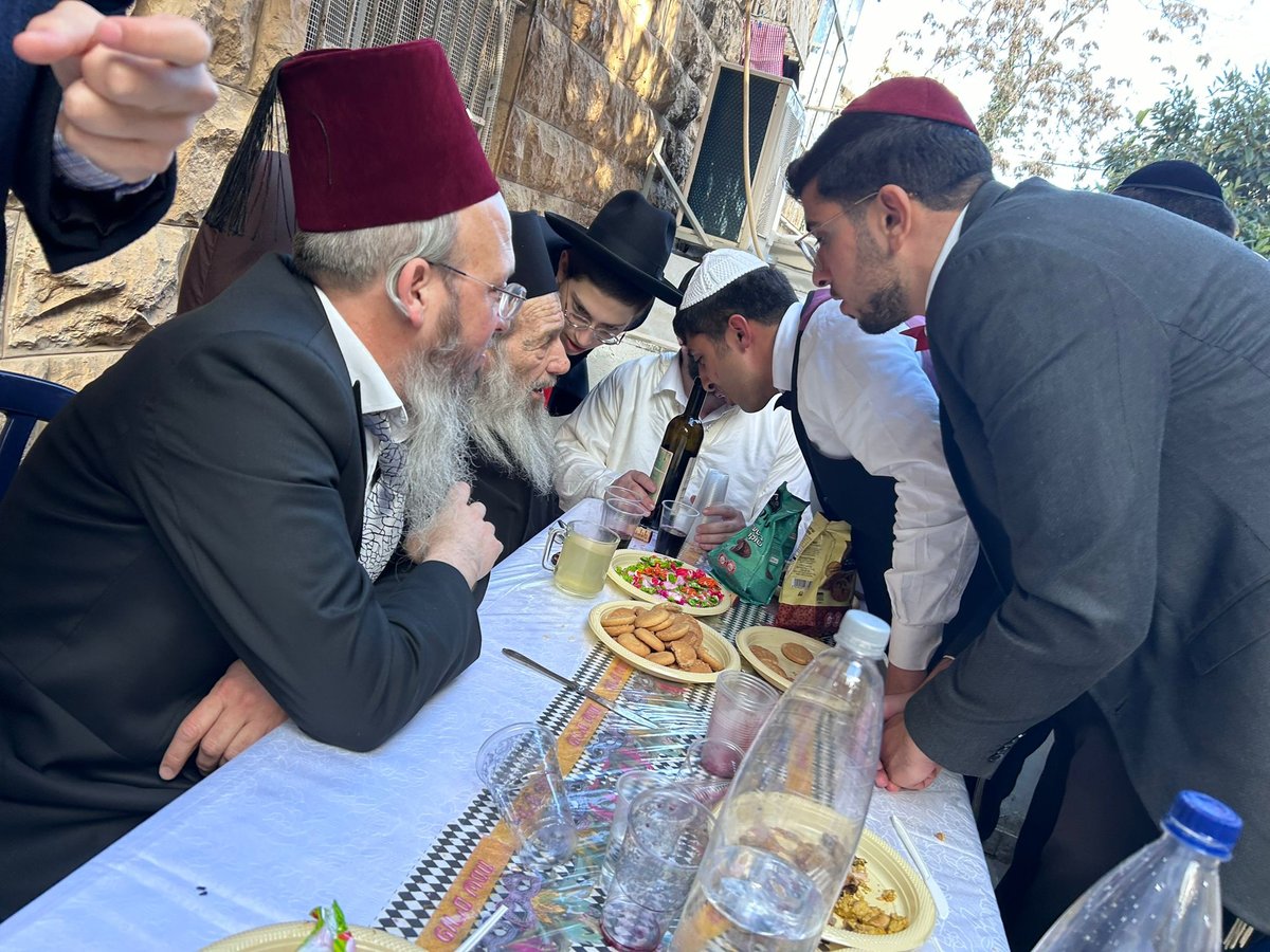 במשתה היין המרכזי בבית בנו בבית וגן בירושלים