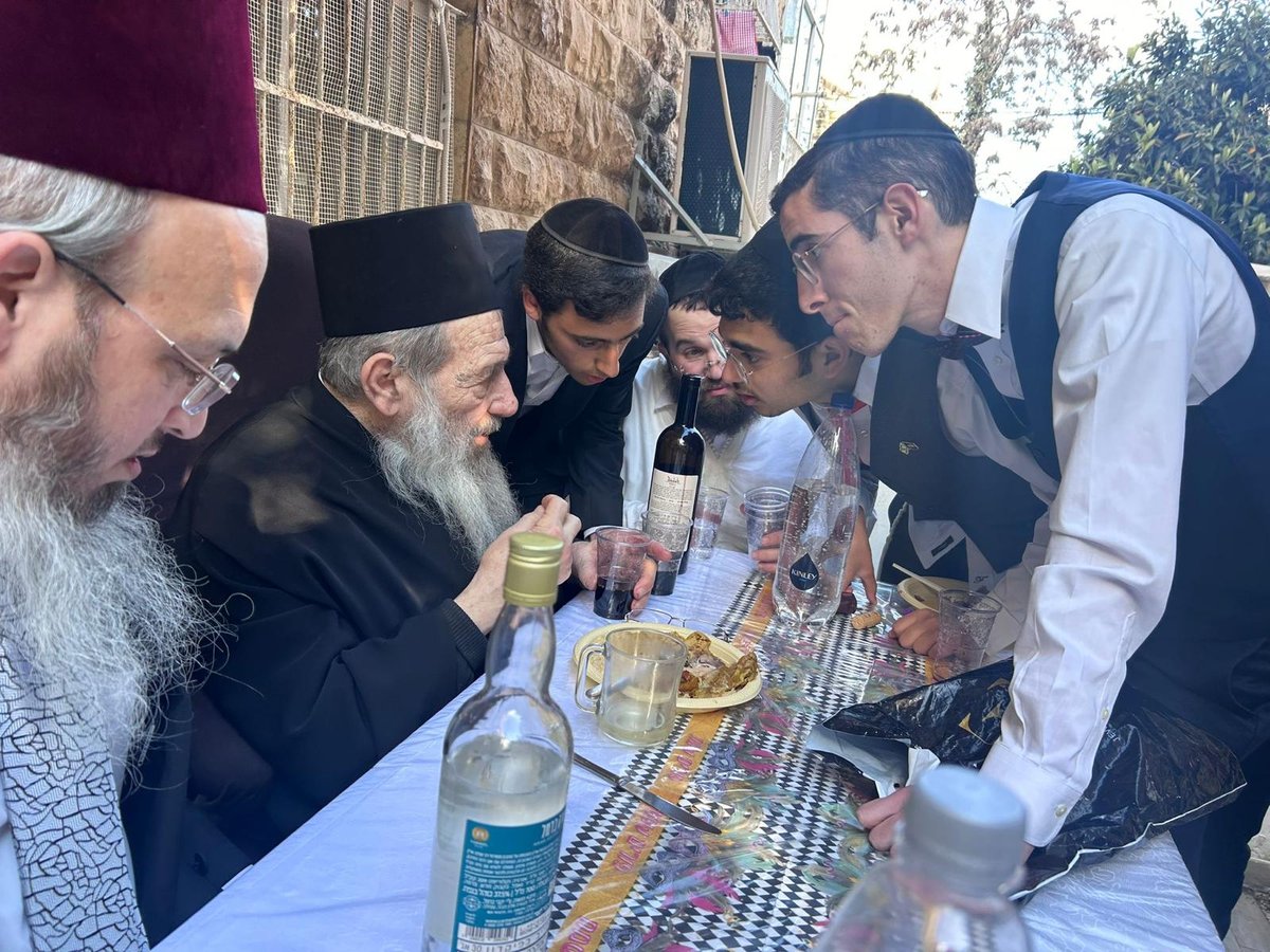 במשתה היין המרכזי בבית בנו בבית וגן בירושלים