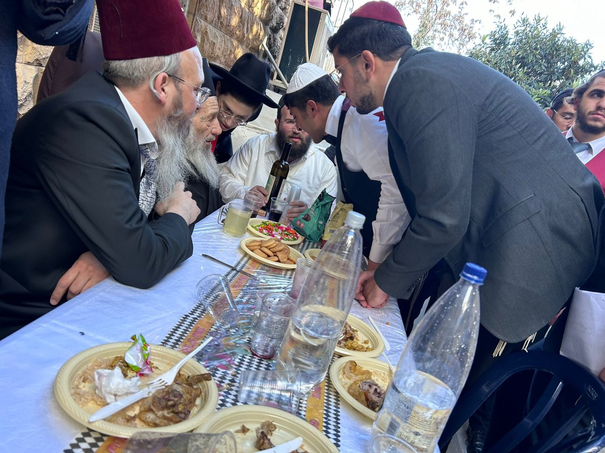 במשתה היין המרכזי בבית בנו בבית וגן בירושלים