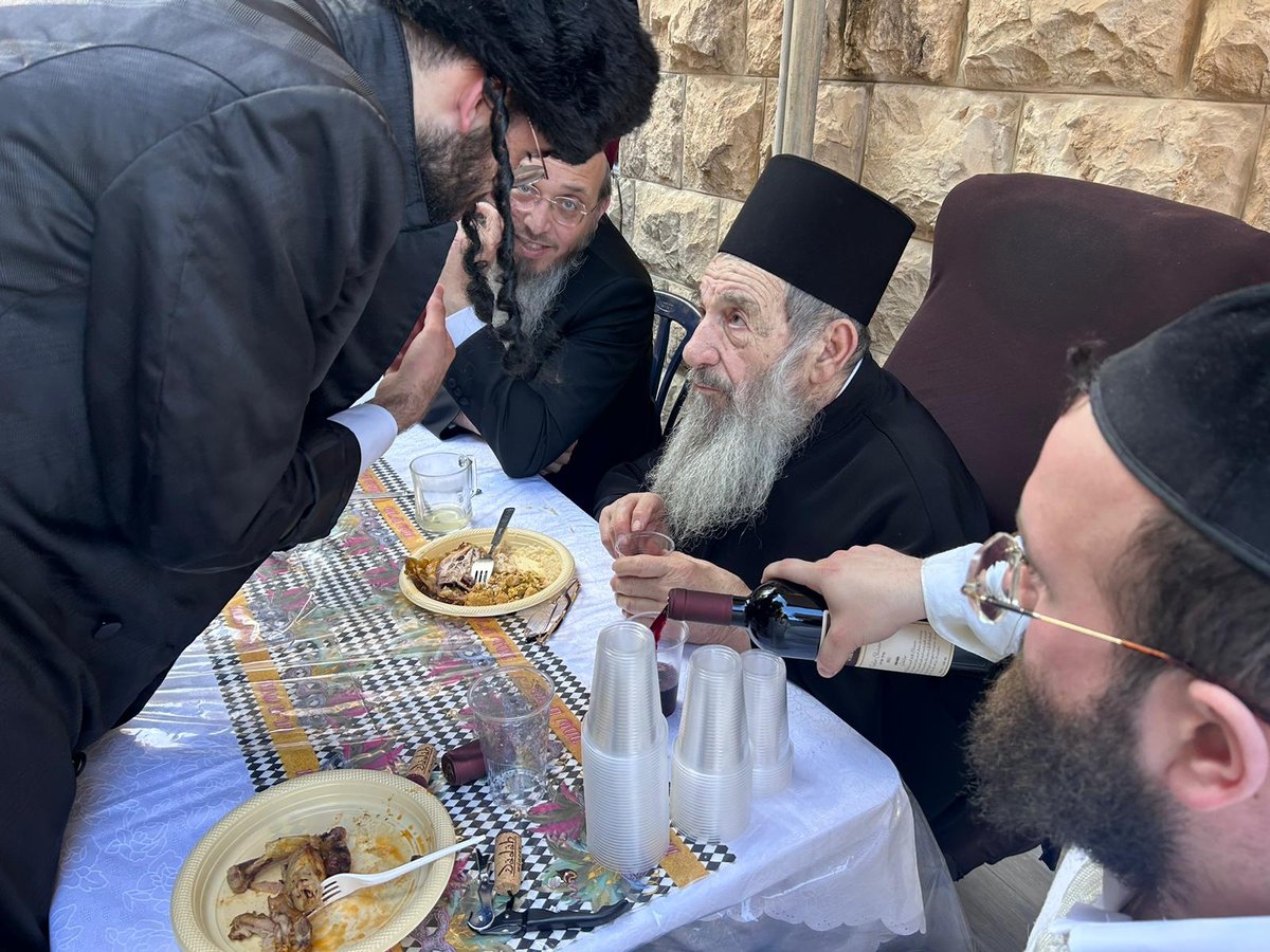 במשתה היין המרכזי בבית בנו בבית וגן בירושלים