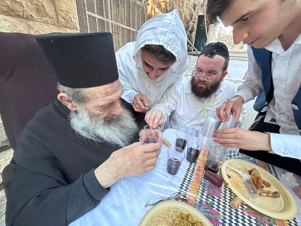 במשתה היין המרכזי בבית בנו בבית וגן בירושלים