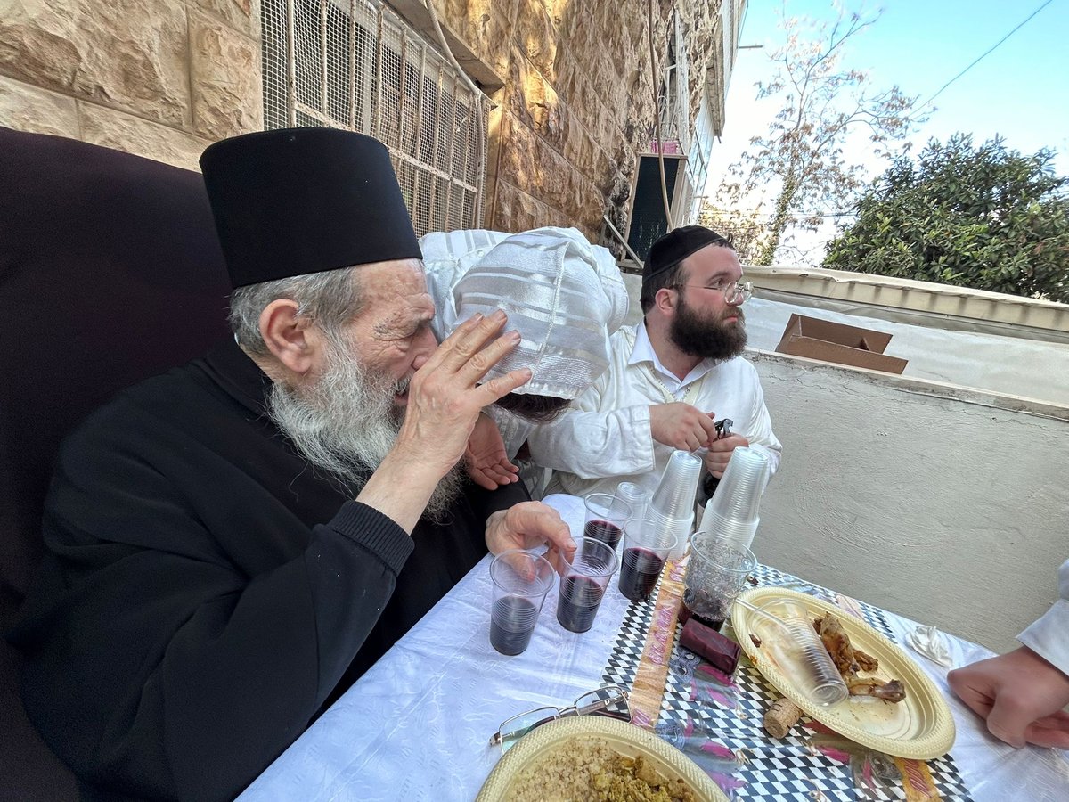 במשתה היין המרכזי בבית בנו בבית וגן בירושלים