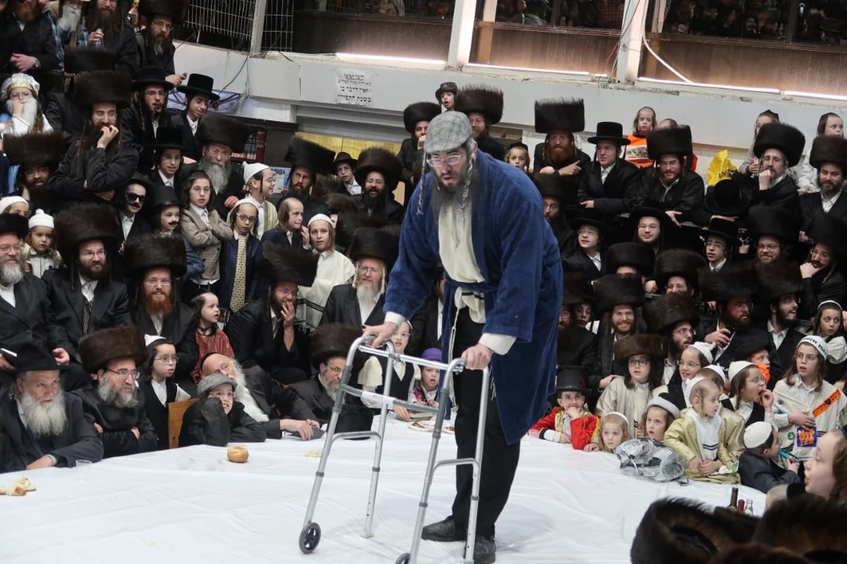 שולחן מיוחד לחלה הארוכה: פורים בחצר סערט-ויז'ניץ