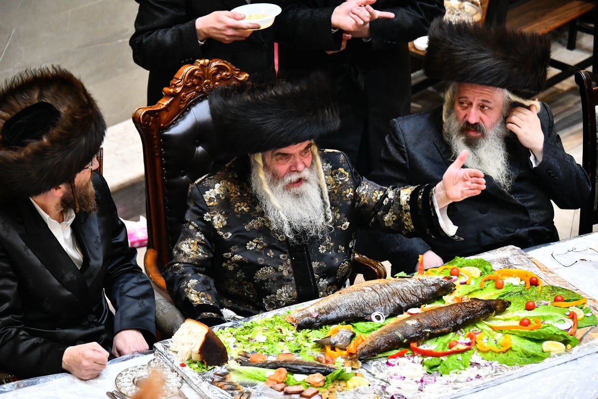 טיש פורים בחצה"ק קרעטשניף ירושלים