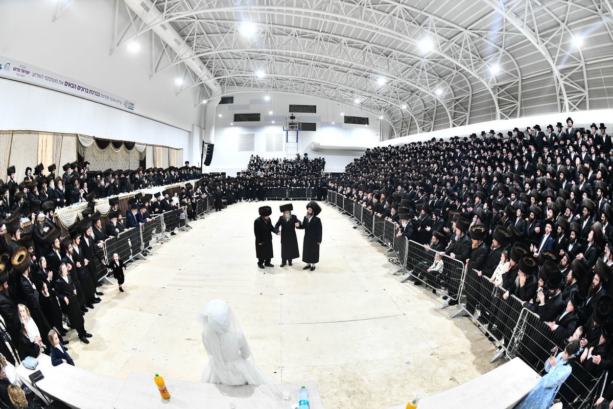 למרות חולשתו: האדמו"ר השתתף בחתונה ורקד במצווה טאנץ